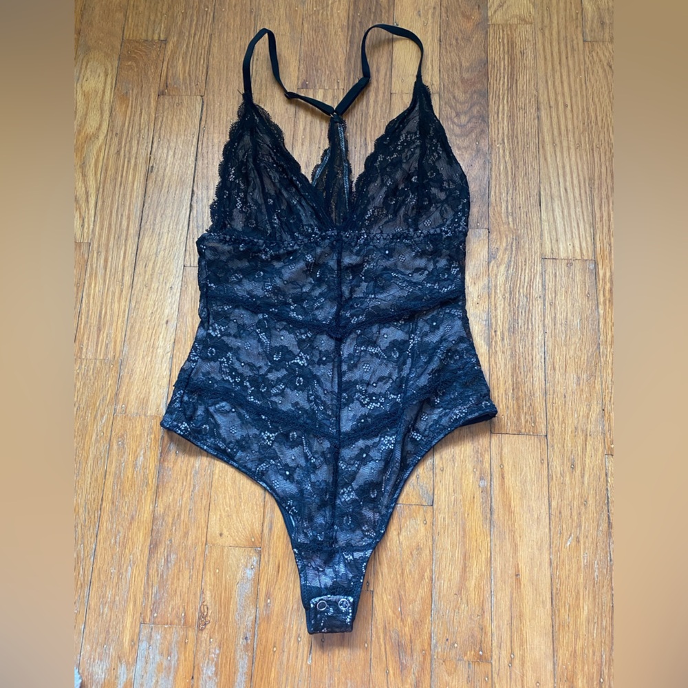 2 for $20 🌸 Dynamite Lace Bodysuit
